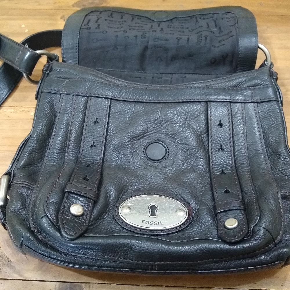 Fossil Maddox Black Leather Medium Crossbody Bag. Very good used condition. On - Picture 9 of 13